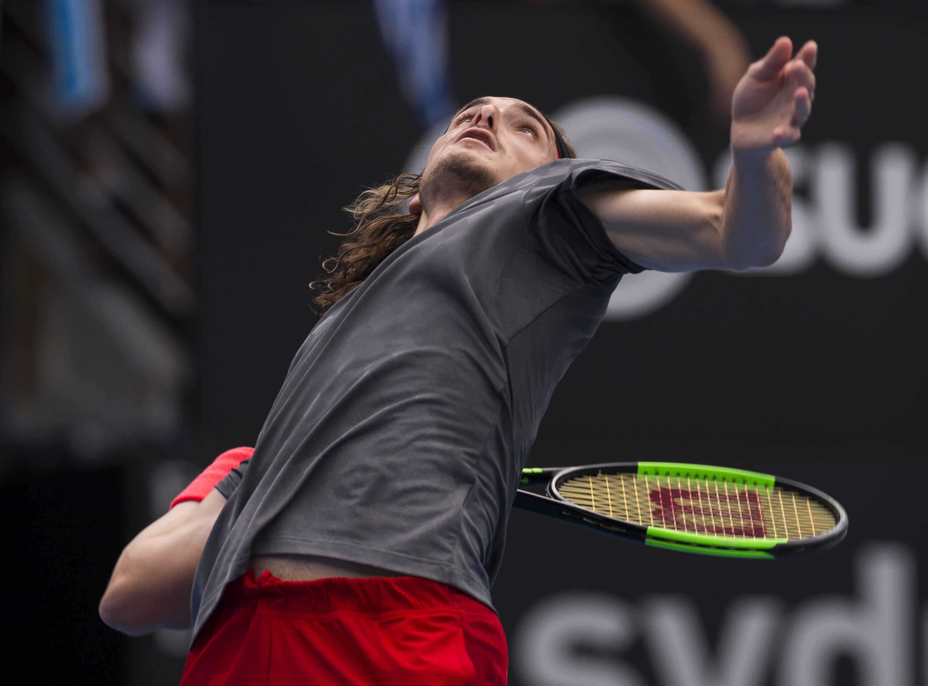 澳大利亚网球队爆冷西班牙网球队，西西帕斯送出助攻