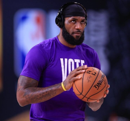 南韩男篮绝地反击热火B队,威斯布鲁克三分雨点燃全场 南韩男篮绝地反击热火B队,威斯布鲁克三分雨点燃全场