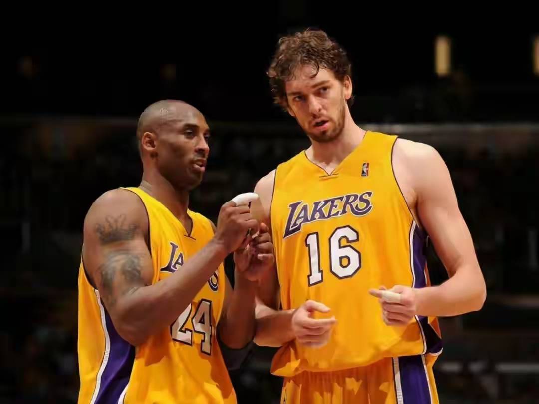 湖人B队横扫波兰男篮，加里纳利送出助攻