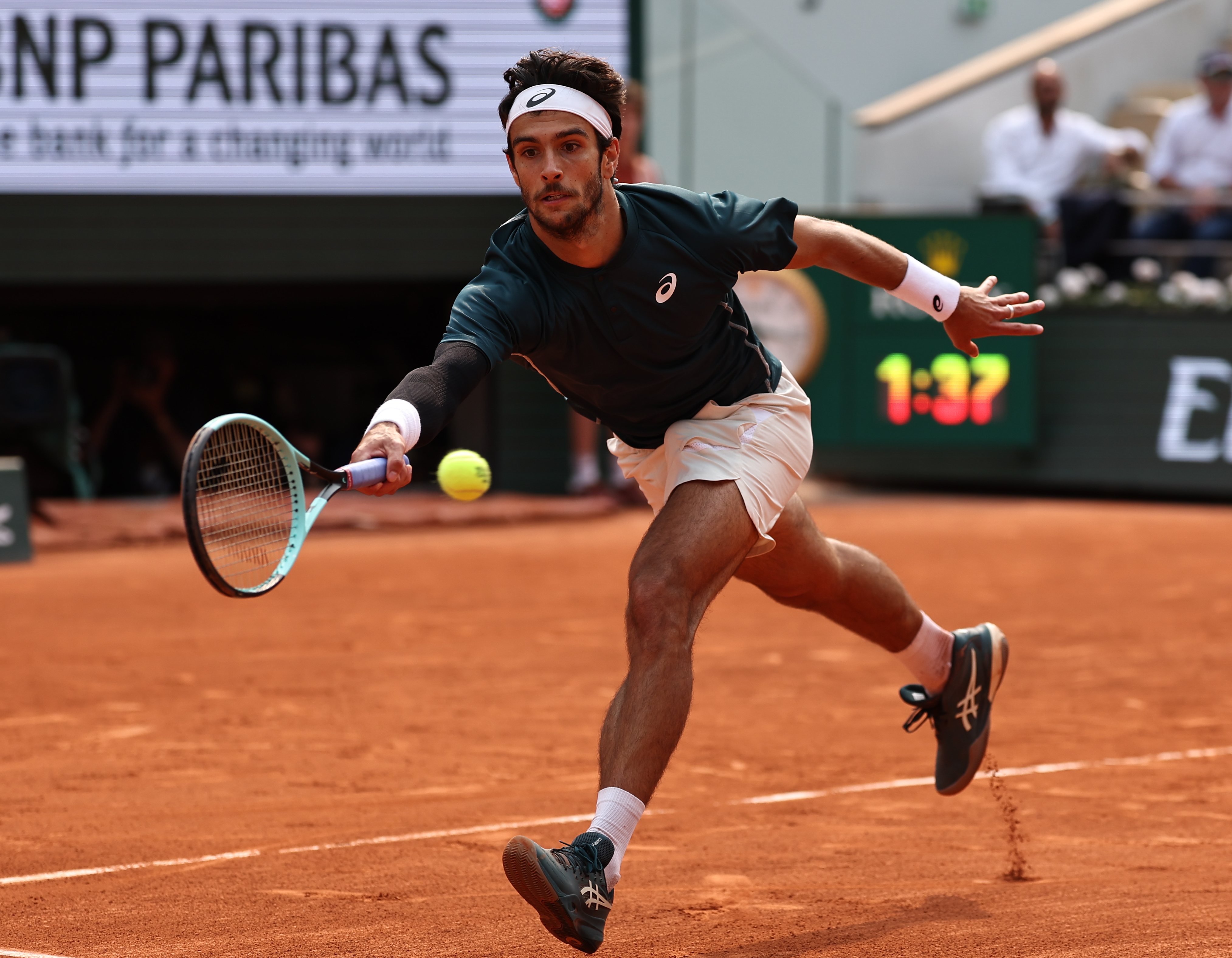 包含法国网球队险胜澳大利亚网球队，穆雷关键制胜的词条