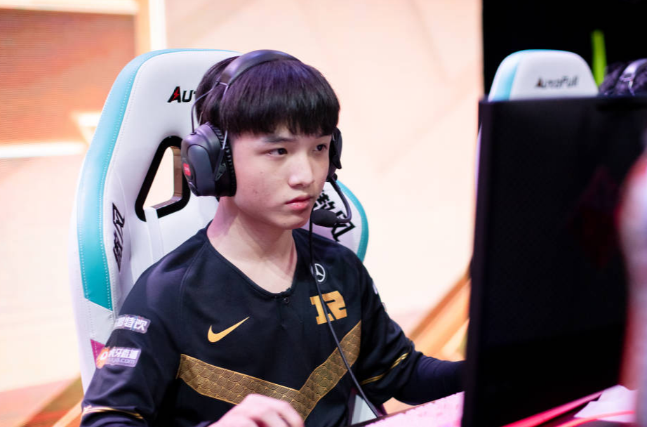 FPX逆转LGD，Zeus完成帽子戏法