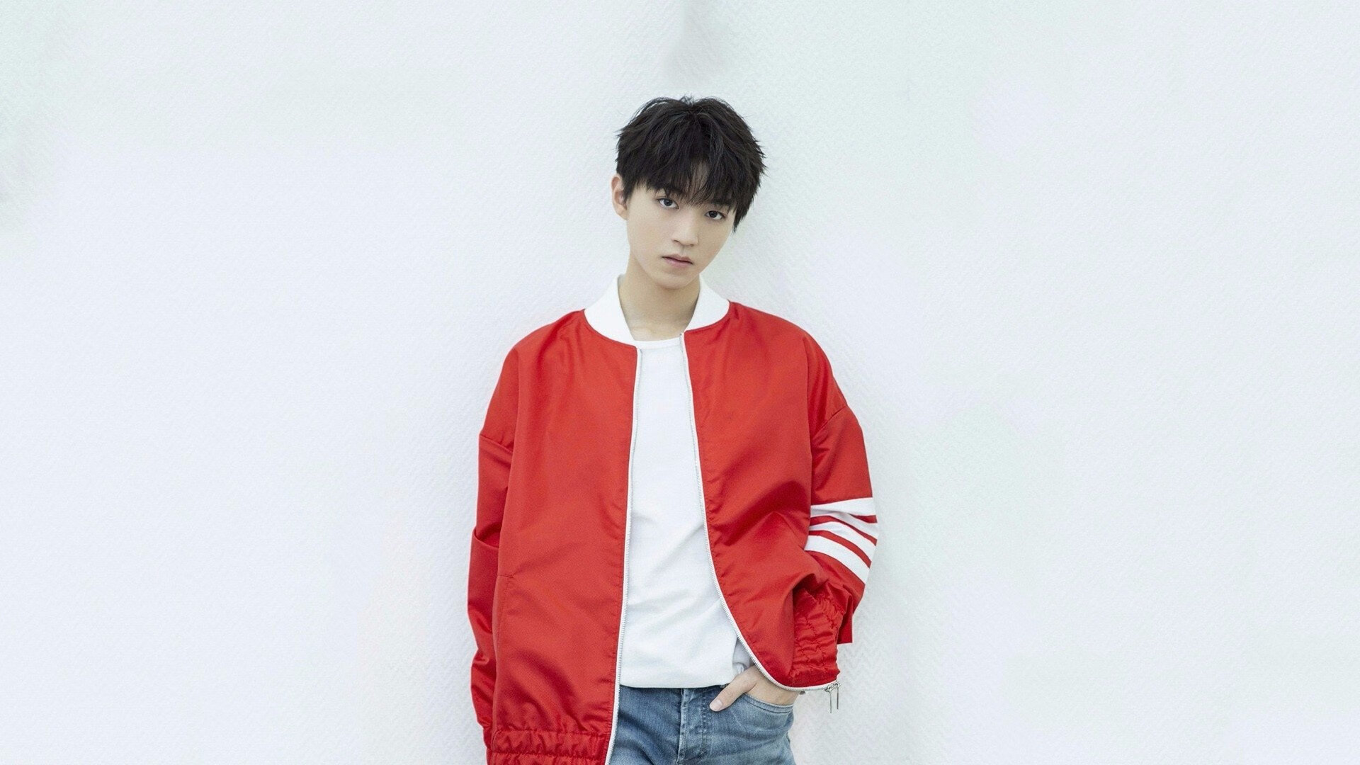 当撒哈拉的风吹过姆巴佩的鬓角，一场虚构对决与真实英雄的平行叙事