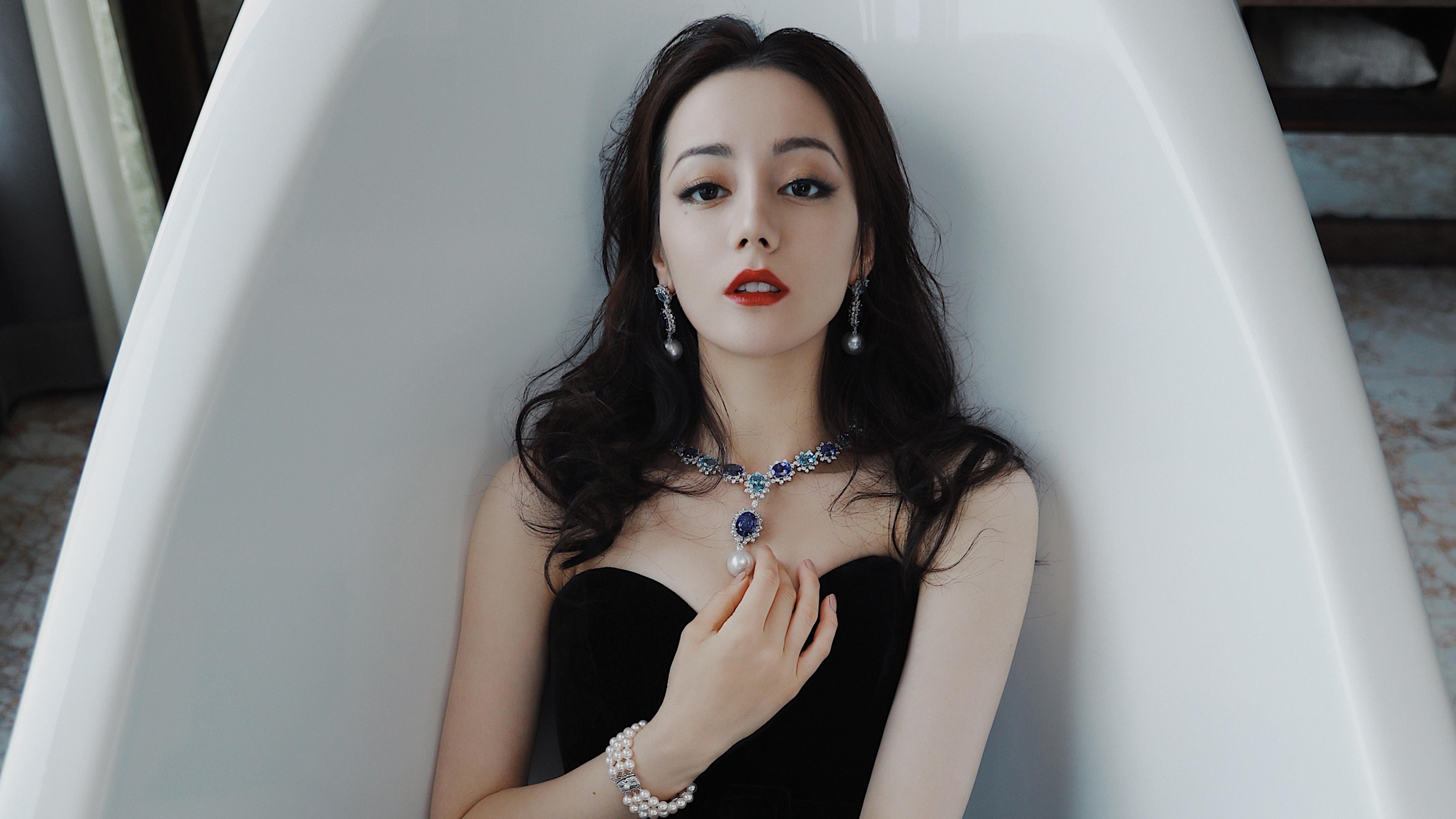 湖区双城记,当骑士铁蹄踏碎北境,山海之外武神降临