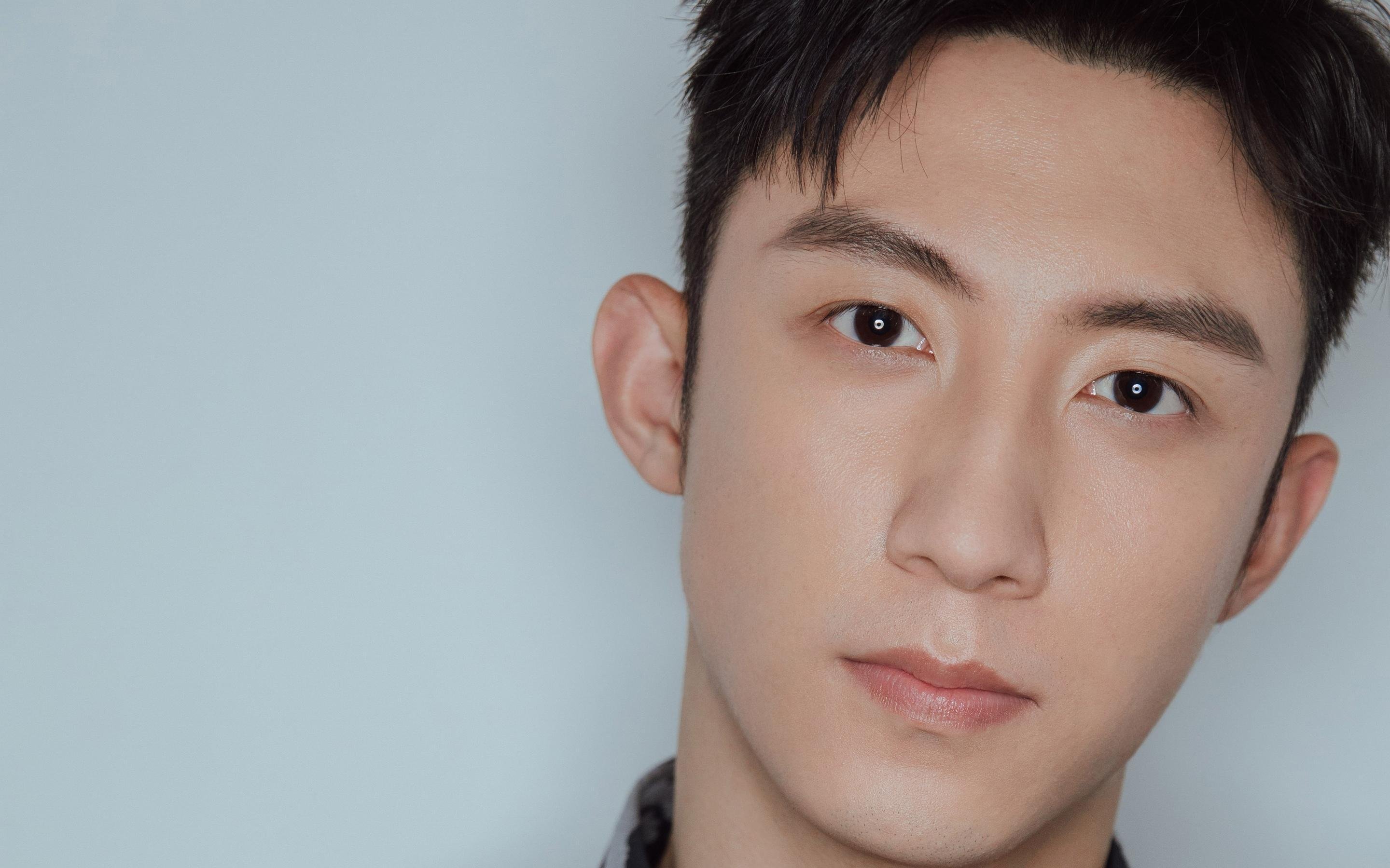 无名者的胜利与巨星的加冕，英雄主义的两种注脚