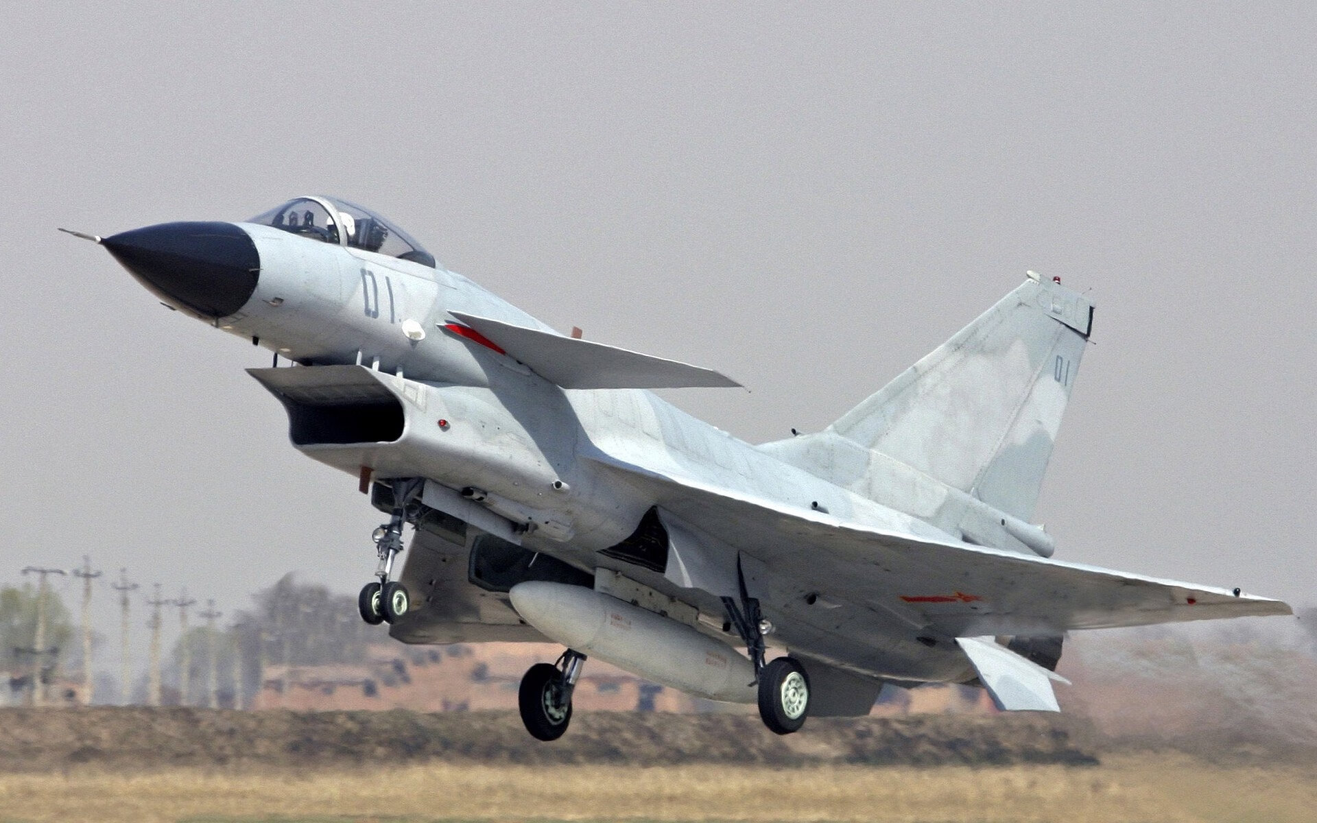 极速暗流，F1街道赛之夜与硬仗之王伦纳德的冰冷协奏