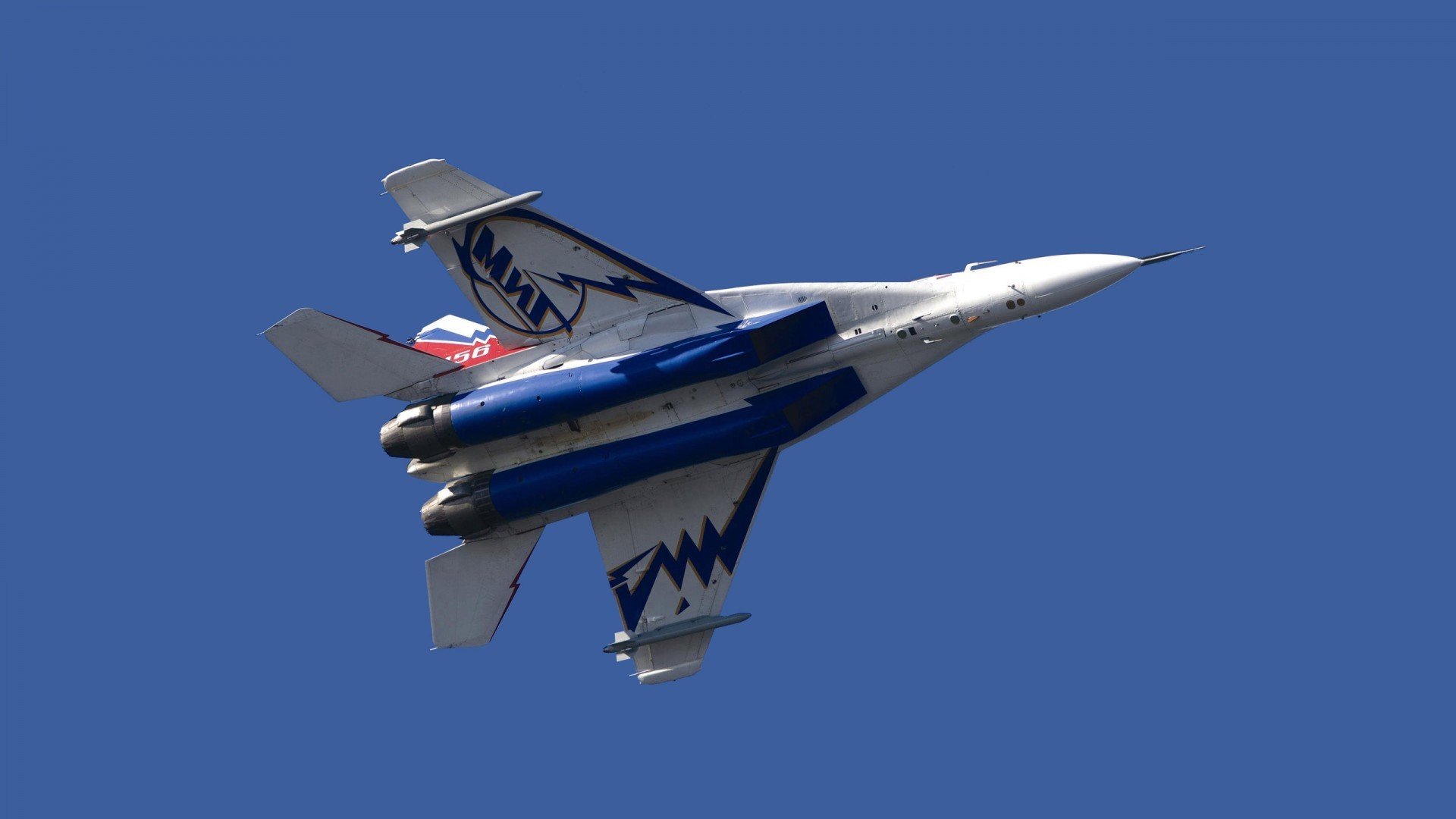 平行世界,当英超争冠棋局遇上篮网的风暴压制