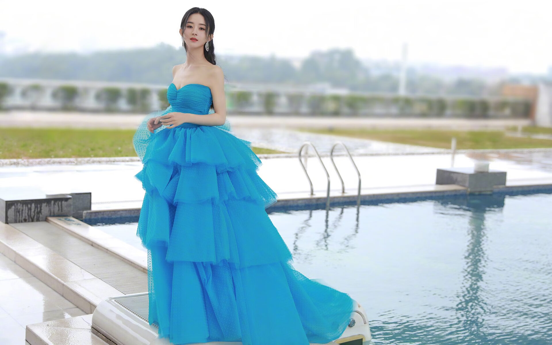 双重引擎,F1新赛季的精密起跑与乌拉圭绿茵场的风暴突袭