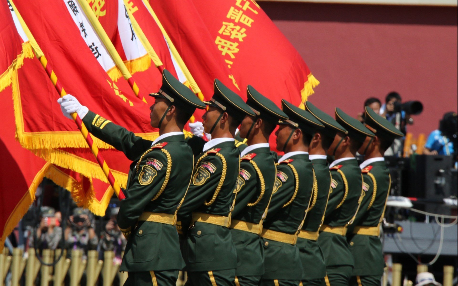 红白热浪与达拉斯牛仔蓝,中国凌晨的日耳曼回响